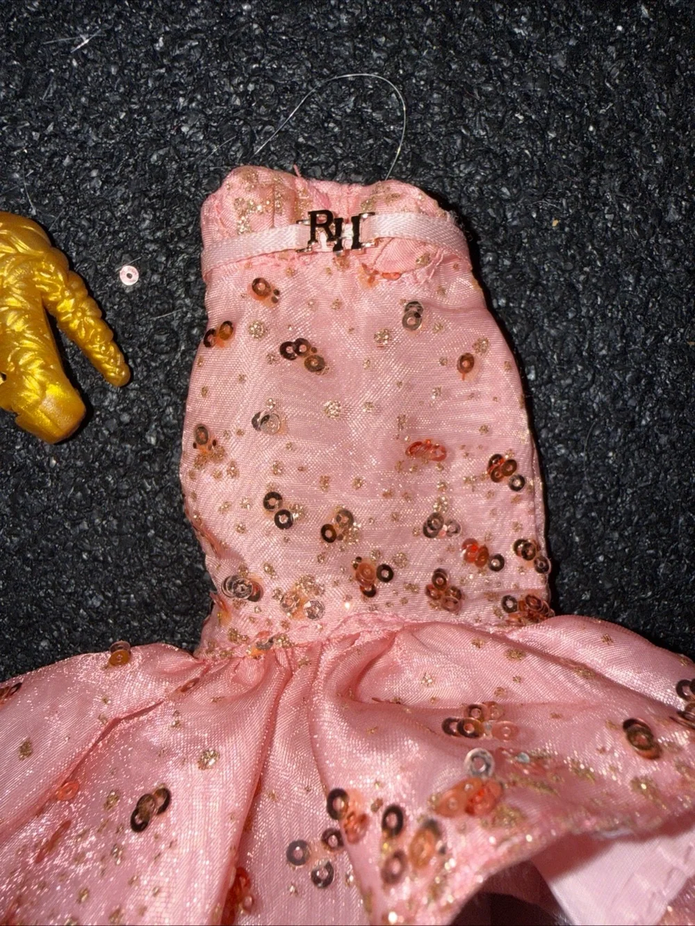 Rainbow high pink dress and gold shoes